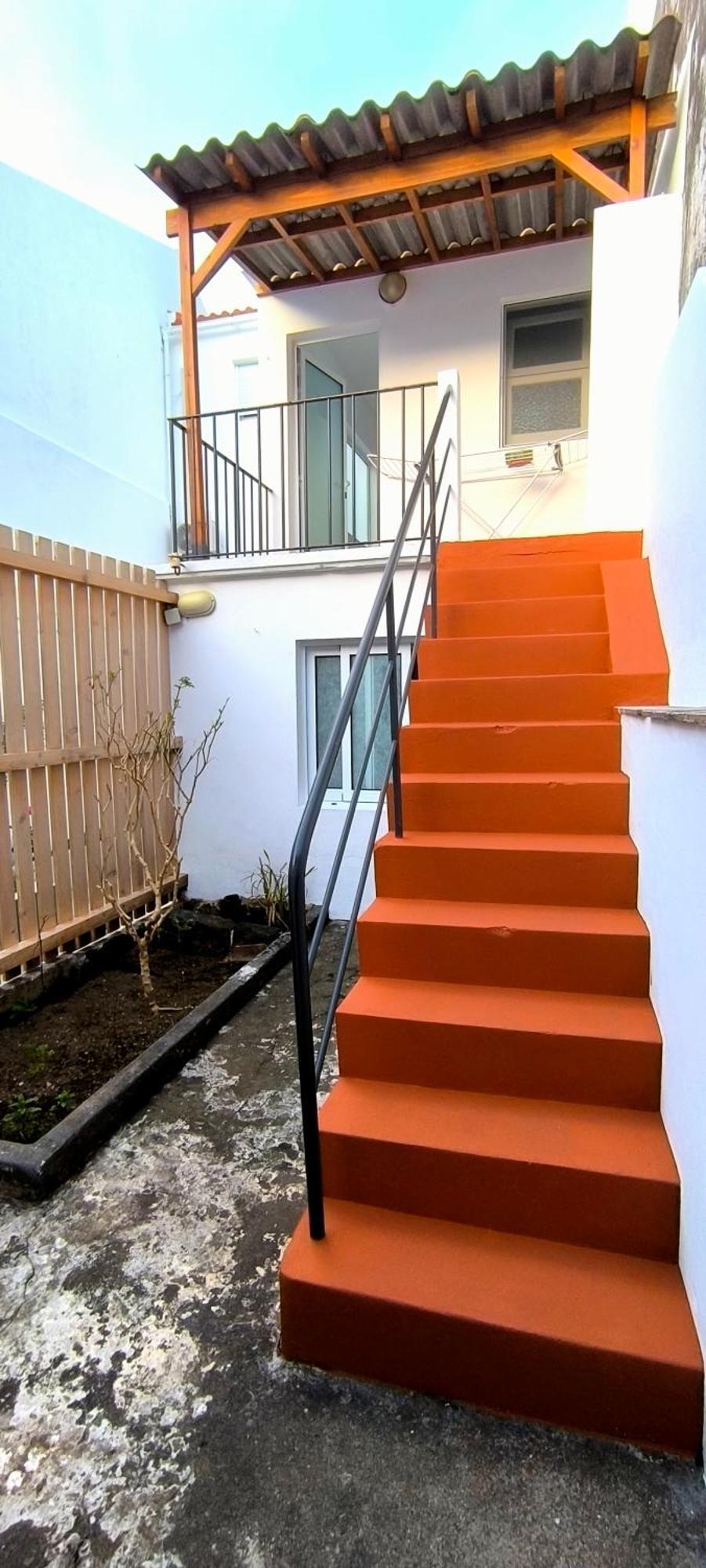 Upstairs Home 蓬塔德尔加达 外观 照片